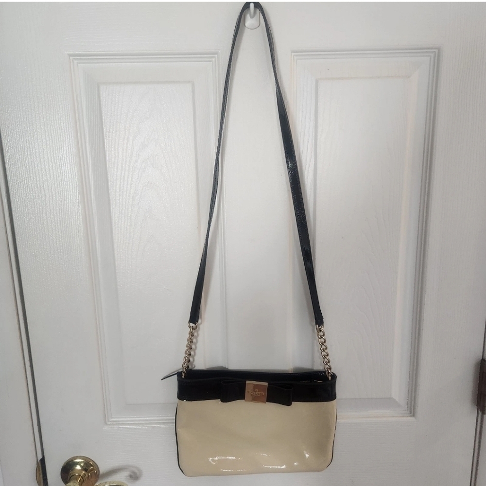 Kate Spade Patent Leather Montford Park Angelica Crossbody Bag Bow Black Cream - Picture 1 of 7